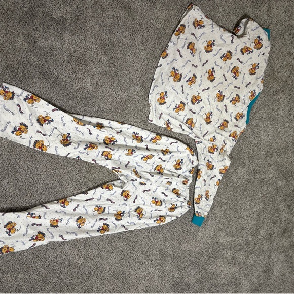 Disney Catalog Winnie the Pooh “Blustery Day” 90s White and Blue Pajama Set - Picture 16 of 16